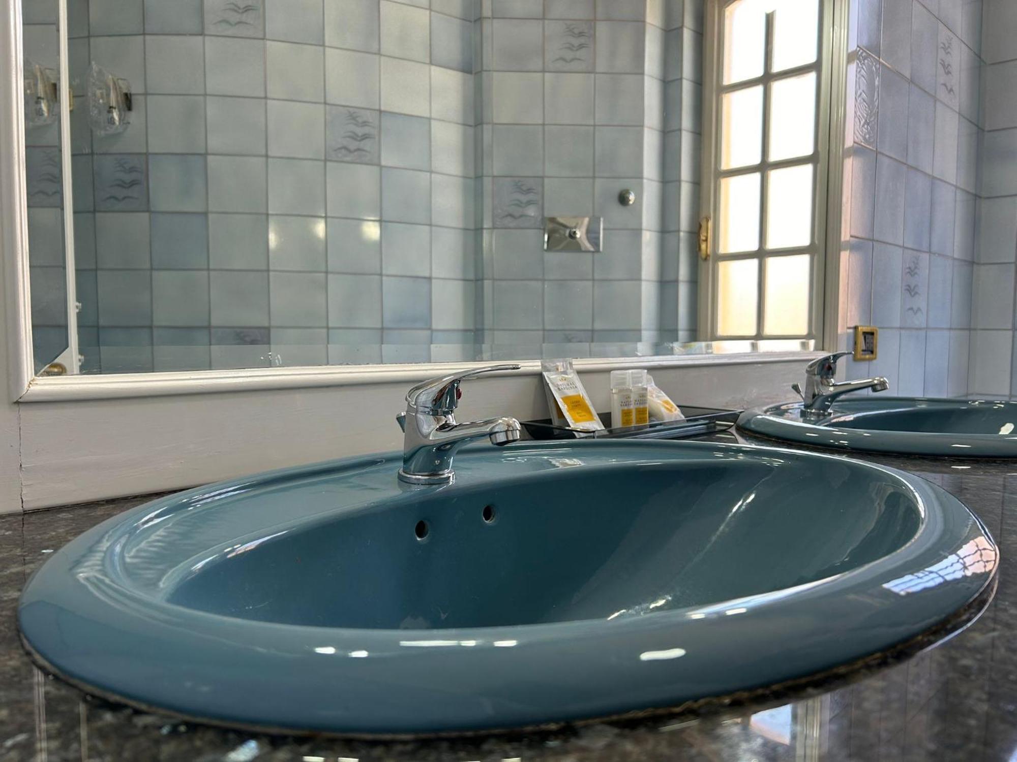 Bed And Breakfast Villa Teis Quartu Sant'Elena Bagian luar foto